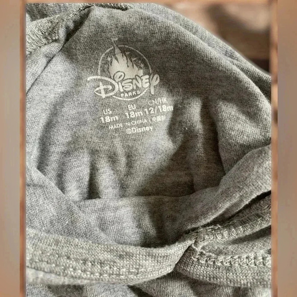Disney Land 18 mo Hooded SS Grey bottom buttoned Romper w characters. - Picture 5 of 9